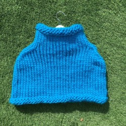Patrón gratuito de capa realizada en tricot de venta en bordarytricotar.com